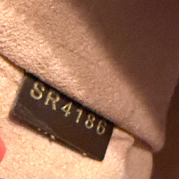 AUTHENTIC LOUIS VUITTON
Damier Canvas Ebene
Normandy Bag - Picture 7 of 16